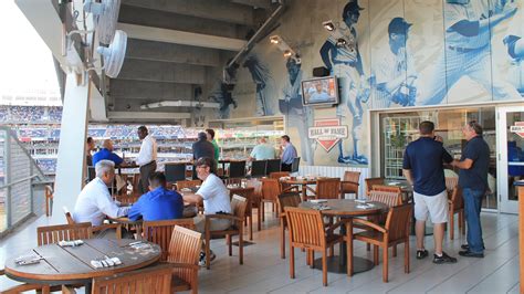 new york yankees stadium restaurants